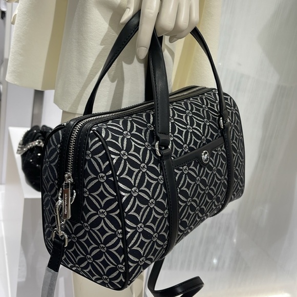 MICHAEL KORS JST TRAVEL MEDIUM DUFFLE SATCHEL SHOULDER CROSSBODY BAG MK BLACK - Picture 13 of 16